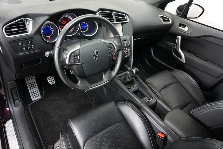 Occasion DS Automobiles DS4 Business 131 PK (96 kW) 2016 Paars, metallic lak Hatchback