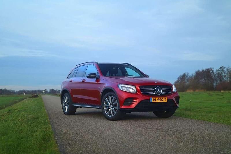 Occasion Mercedes GLC350 Business 211 PK (155 kW) 2017 Rood Stationwagen
