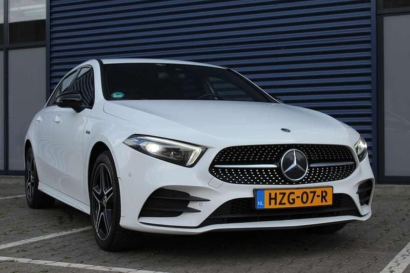 Wit Gebruikt 2020 Mercedes A250 Business Hatchback | € 21.499 (Eerlijke prijs) - Afbeelding 1/4
