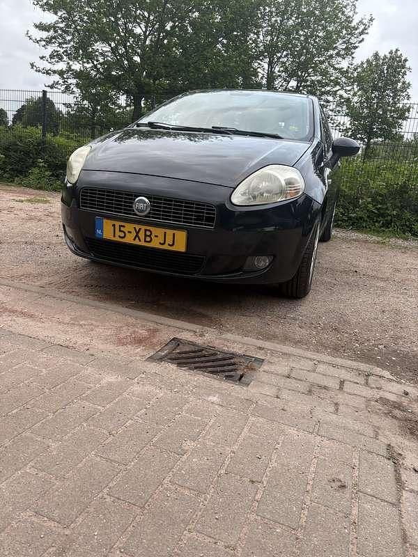 Zwart Gebruikt 2007 Fiat Punto Dynamic Hatchback | € 1.350 (Eerlijke prijs) - Afbeelding 1/4
