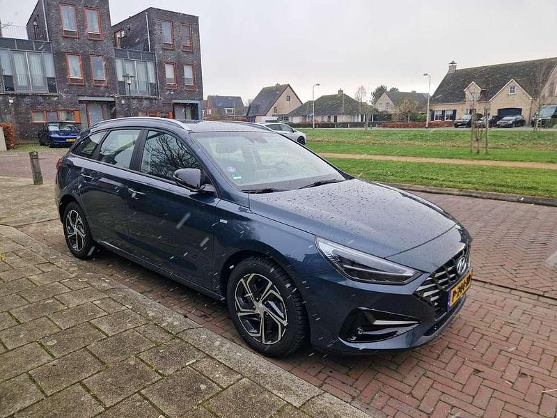 Blauw Occasion 2022 Hyundai i30 Stationwagen | € 20.000 (Eerlijke prijs) - Afbeelding 1/4