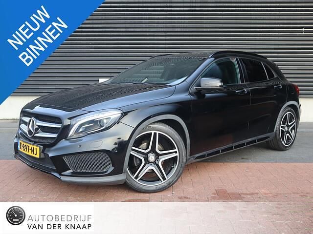 Zwart Gebruikt 2017 Mercedes GLA180 AMG SUV | € 19.950 (Eerlijke prijs) - Afbeelding 1/4