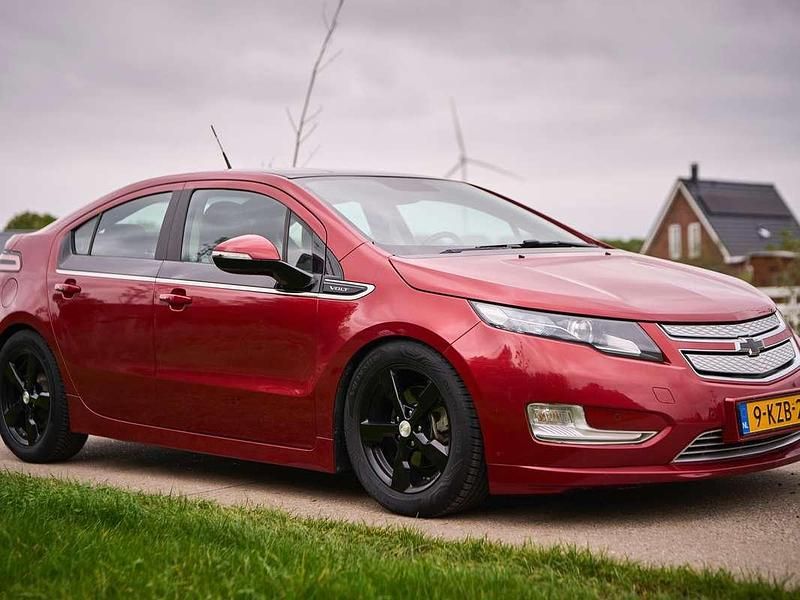 Rood Gebruikt 2013 Chevrolet Volt LTZ Hatchback | € 6.500 - Afbeelding 1/4