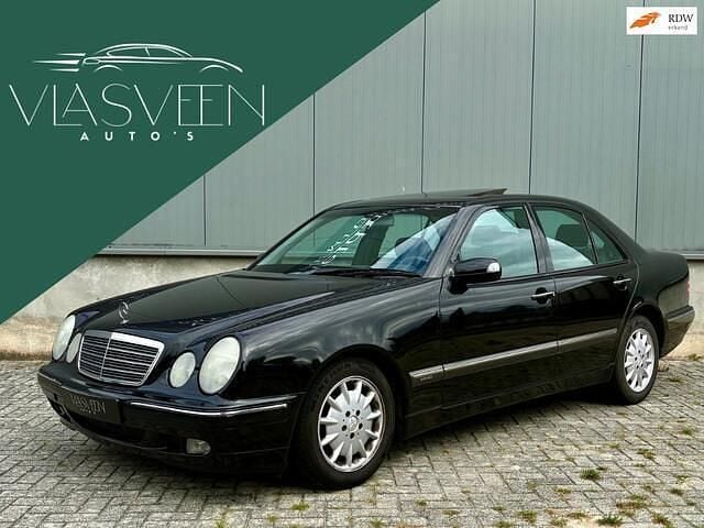 Zwart Gebruikt 2000 Mercedes E240 Sedan | € 3.950 - Afbeelding 1/4