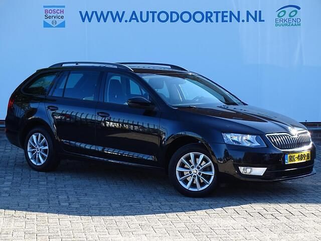 Zwart Gebruikt 2016 Skoda Octavia Business Line Stationwagen | € 11.950 (Eerlijke prijs) - Afbeelding 1/4
