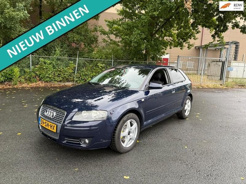 Blauw Occasion 2006 Audi A3 Ambiente Hatchback | € 1.599 (Super prijs) - Afbeelding 1/4