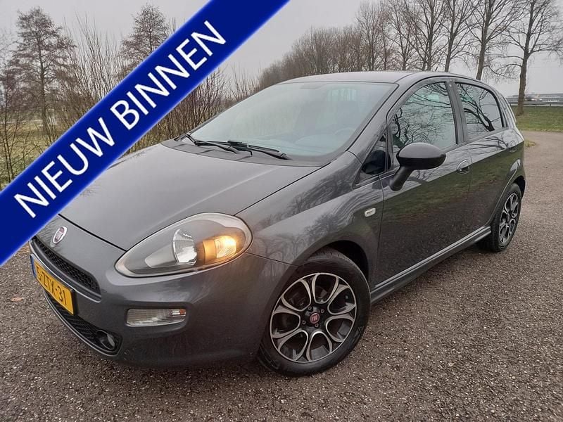 Grijs Occasion 2015 Fiat Punto Racing Hatchback | € 4.950 (Eerlijke prijs) - Afbeelding 1/4