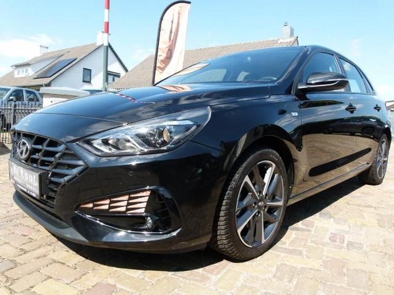 Zwart Gebruikt 2023 Hyundai i30 Comfort Hatchback | € 16.450 (Super prijs) - Afbeelding 1/4