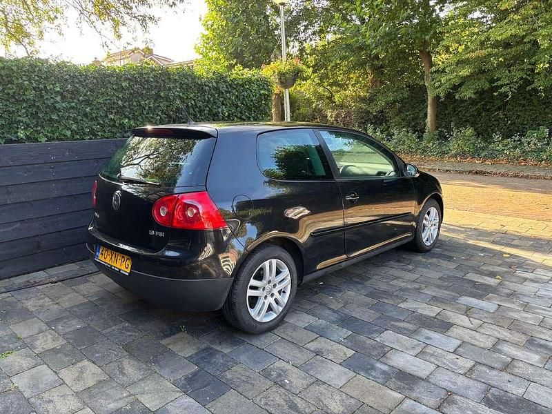 Zwart Gebruikt 2007 VW Golf V Hatchback | € 2.650 (Goede deal) - Afbeelding 1/4