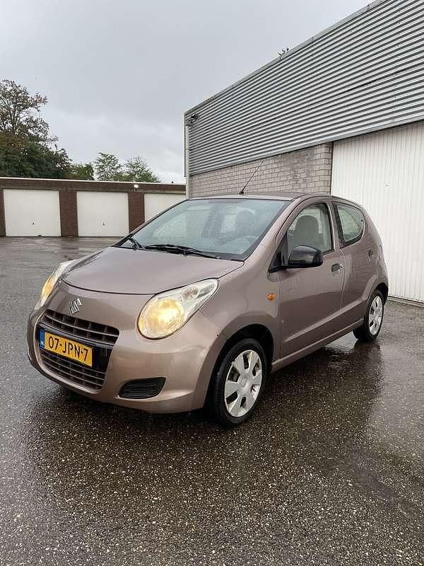 Bruin Gebruikt 2009 Suzuki Alto Comfort Hatchback | € 1.450 (Eerlijke prijs) - Afbeelding 1/4