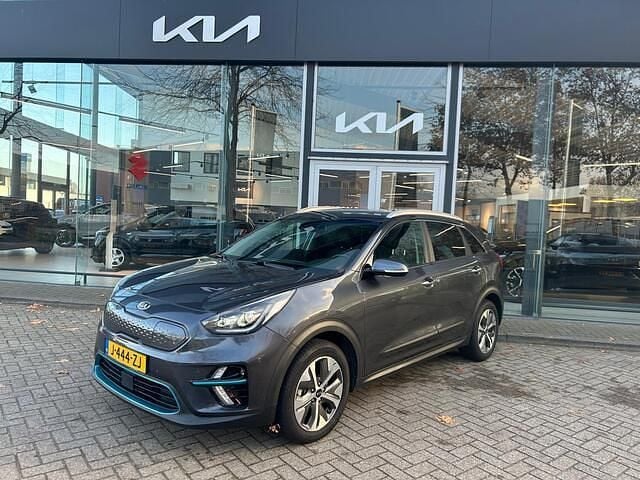 Grijs (metallic) Gebruikt 2020 Kia e-Niro SUV | € 17.945 (Goede deal) - Afbeelding 1/4