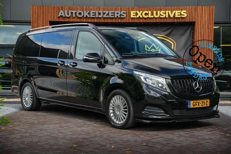 Zwart, metallic lak Gebruikt 2015 Mercedes V250 Avantgarde Edition MPV | € 34.900 - Afbeelding 1/4