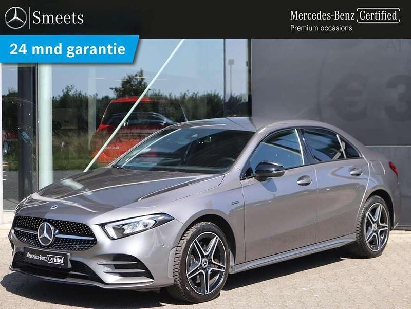 Grijs, metallic lak Gebruikt 2021 Mercedes A250 Business Sedan | € 28.444 (Eerlijke prijs) - Afbeelding 1/4