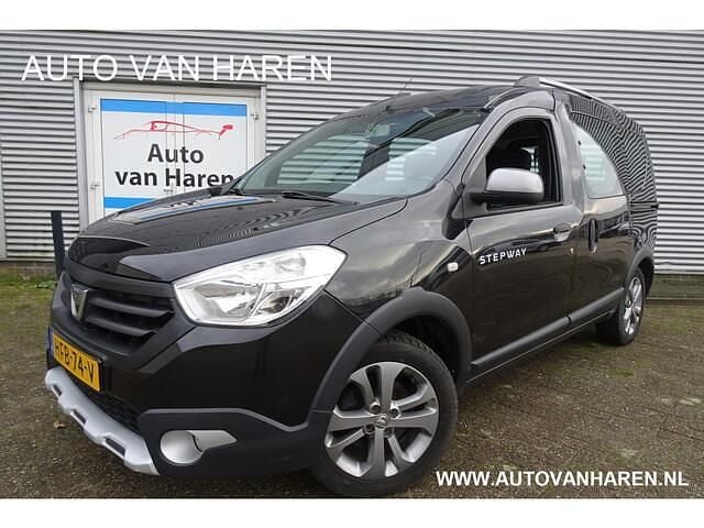 Zwart (metallic) Occasion 2017 Dacia Dokker Stepway MPV | € 9.950 (Goede deal) - Afbeelding 1/4