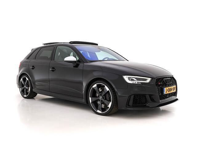 Mythos black metallic (zwart metallic) Gebruikt 2017 Audi RS3 Comfort Sedan | € 35.745 (Iets duurder) - Afbeelding 1/4