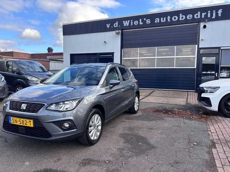Grijs Gebruikt 2018 Seat Arona Style SUV | € 14.450 (Eerlijke prijs) - Afbeelding 1/4