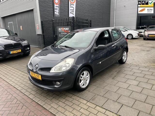 Grijs Gebruikt 2006 Renault Clio II Expression Hatchback | € 1.999 (Eerlijke prijs) - Afbeelding 1/4