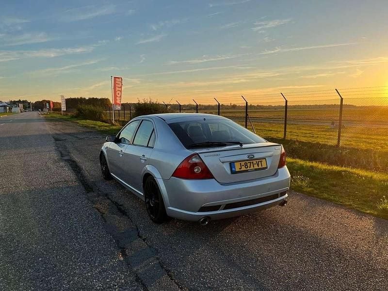 Occasion Ford Mondeo ST 226 PK (166 kW) 2005 Grijs Hatchback
