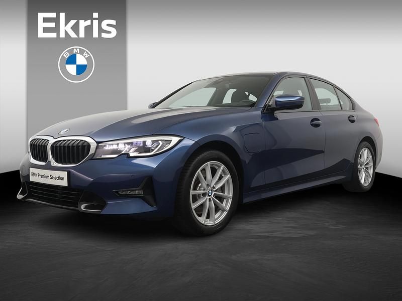 Blauw Gebruikt 2022 BMW 320e Basis Sedan | € 33.400 (Eerlijke prijs) - Afbeelding 1/4