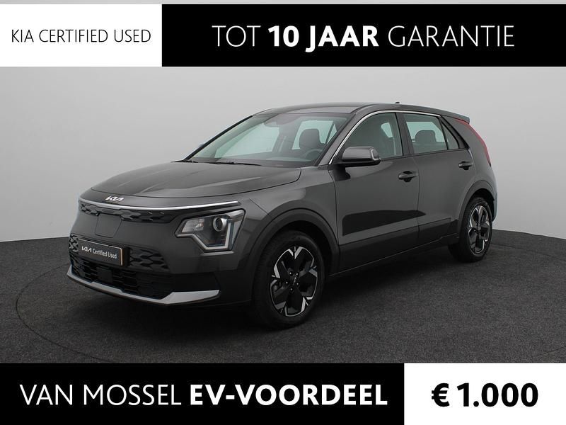 Grijs Gebruikt 2024 Kia e-Niro Light SUV | € 30.940 (Eerlijke prijs) - Afbeelding 1/2