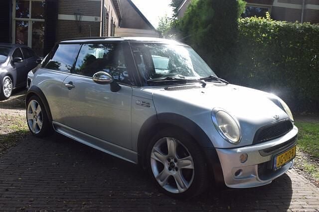 Zilver Gebruikt 2004 Mini Cooper Pepper Hatchback | € 795 (Super prijs) - Afbeelding 1/4