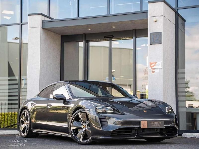 Grijs Gebruikt 2020 Porsche Taycan Turbo S Sedan | € 82.950 (Goede deal) - Afbeelding 1/4