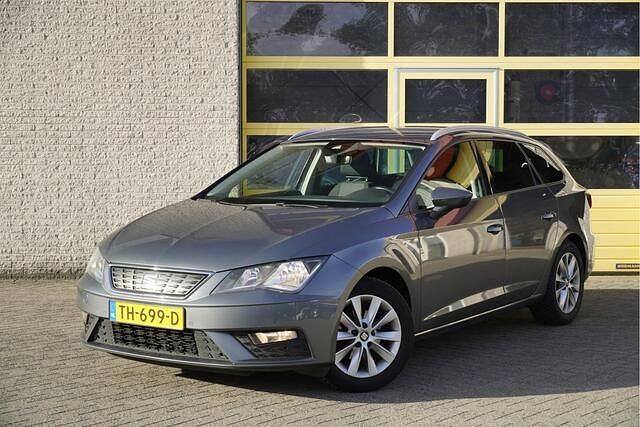 Grijs Gebruikt 2018 Seat Leon ST Business Stationwagen | € 8.950 (Goede deal) - Afbeelding 1/4