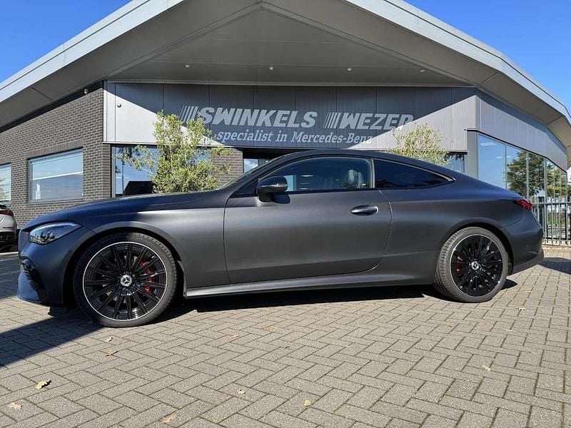 Grijs Gebruikt 2024 Mercedes CLE200 AMG line Coupé | € 60.250 (Super prijs) - Afbeelding 1/4