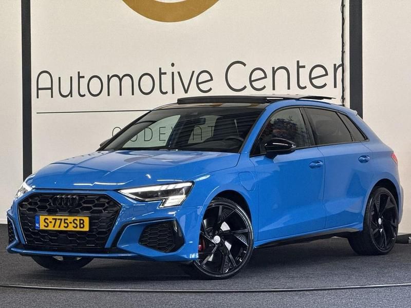 Blauw Gebruikt 2021 Audi A3 Sport Hatchback | € 33.885 - Afbeelding 1/4