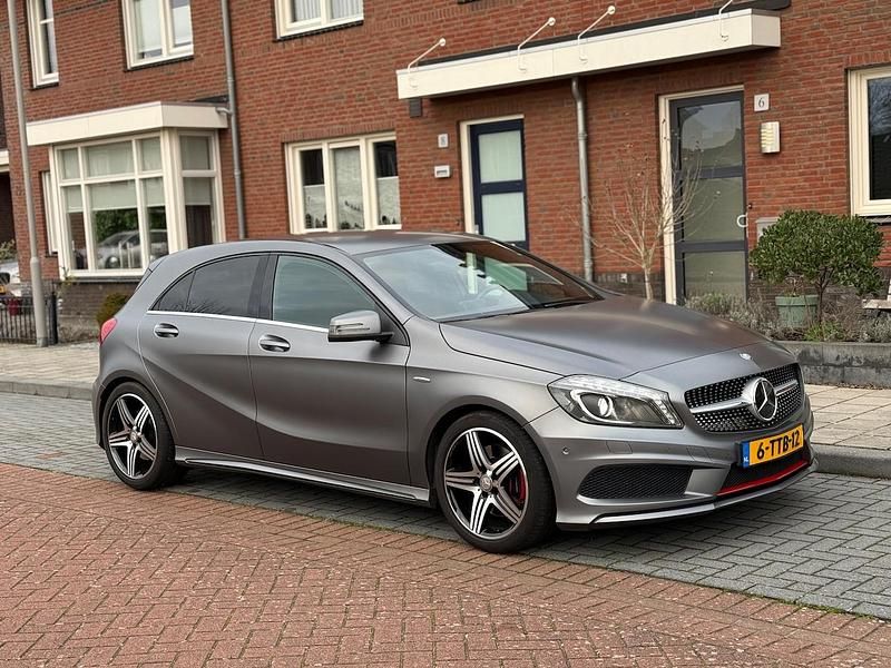 Grijs Gebruikt 2014 Mercedes A250 Ambition Hatchback | € 20.000 (Eerlijke prijs) - Afbeelding 1/4