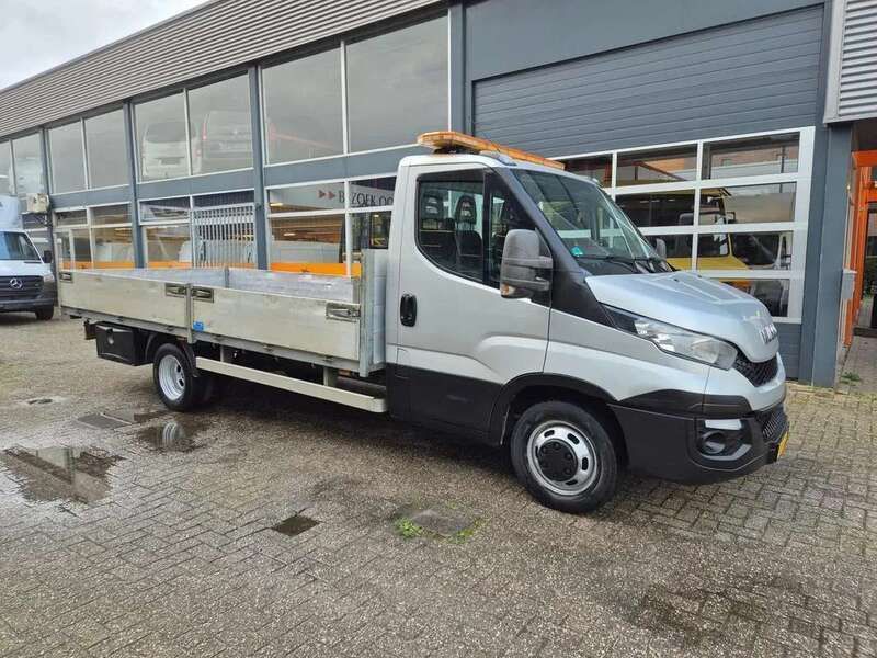Grijs Gebruikt 2015 Iveco Daily Van | € 17.950 (Duur) - Afbeelding 1/4
