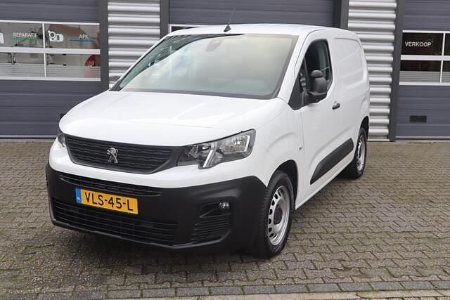 Wit Gebruikt 2021 Peugeot Partner Premium MPV | € 13.450 (Eerlijke prijs) - Afbeelding 1/4