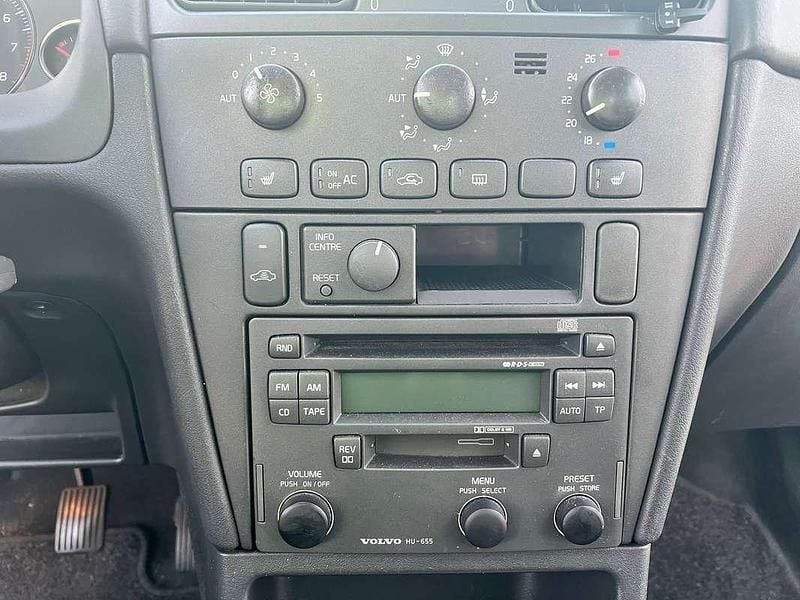 Zilver Occasion 2003 Volvo V40 Stationwagen | € 2.000 (Iets duurder) - Afbeelding 1/4