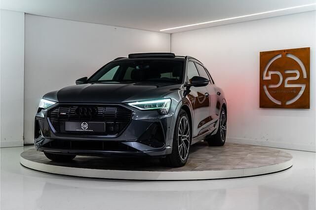Grijs Gebruikt 2022 Audi e-tron S-Line SUV | € 39.980 (Eerlijke prijs) - Afbeelding 1/4
