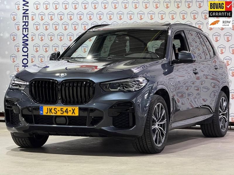 Grijs Occasion 2022 BMW X5 Executive SUV | € 57.945 - Afbeelding 1/4