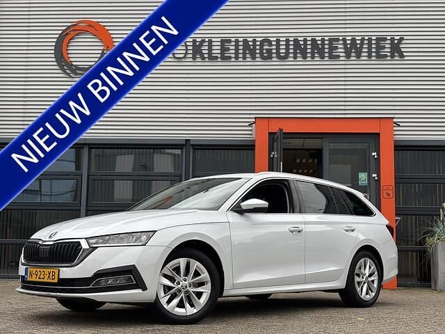 Wit Gebruikt 2022 Skoda Octavia Business Line Stationwagen | € 19.950 (Eerlijke prijs) - Afbeelding 1/4