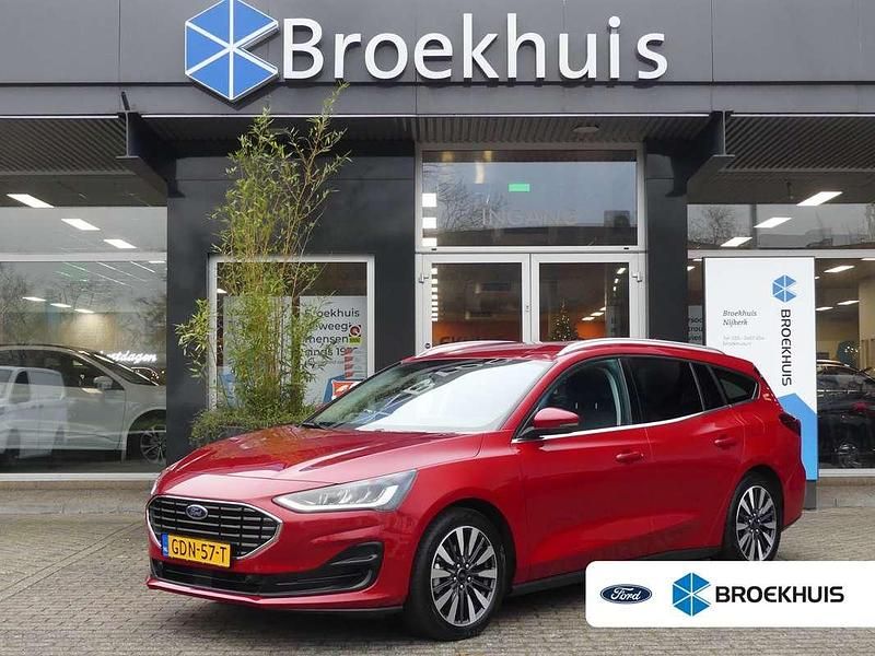 Rood Gebruikt 2024 Ford Focus Titanium X Stationwagen | € 25.900 (Iets duurder) - Afbeelding 1/4