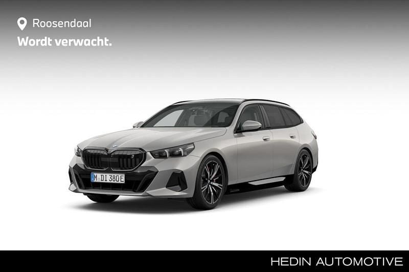 Grijs Nieuw 2025 BMW i5 M Sport Stationwagen | € 89.233 (Eerlijke prijs) - Afbeelding 1/4