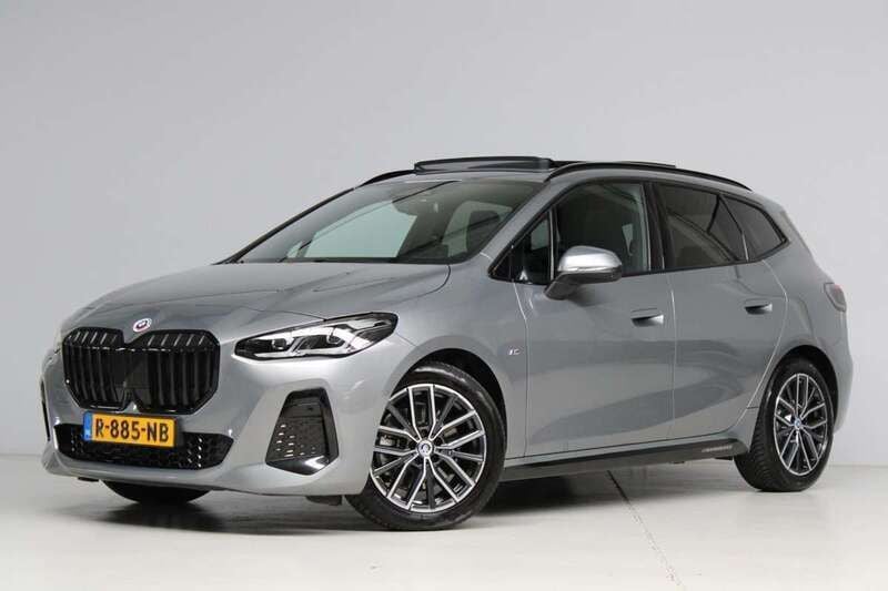 Grijs, metallic lak Gebruikt 2022 BMW 223 Active Tourer M Sport MPV | € 39.945 - Afbeelding 1/4