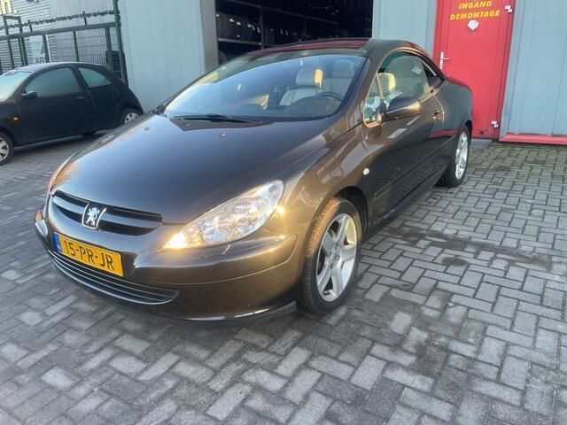 Zwart Gebruikt 2004 Peugeot 307 CC Cabriolet | € 3.199 (Eerlijke prijs) - Afbeelding 1/4