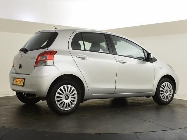 Occasion Toyota Yaris 101 PK (74 kW) 2010 Grijs Hatchback