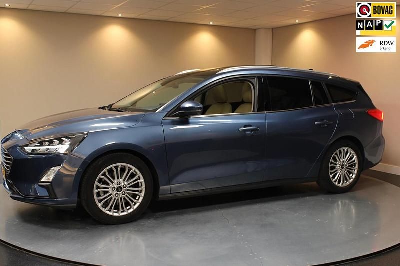 Blauw (metallic) Gebruikt 2020 Ford Focus Business Edition Stationwagen | € 14.940 (Super prijs) - Afbeelding 1/4
