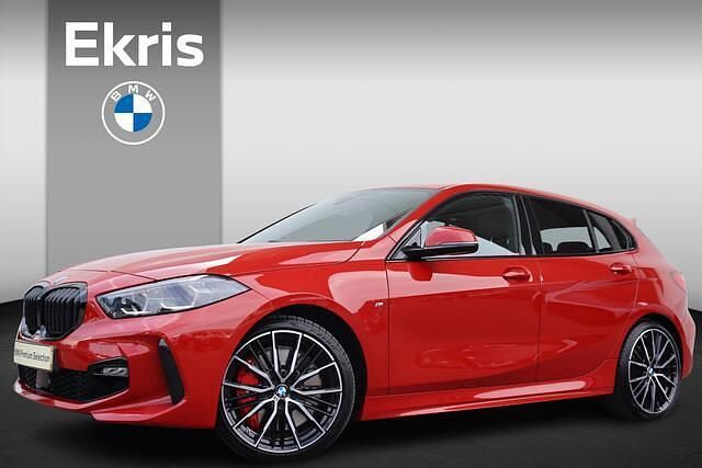 Rood Gebruikt 2024 BMW 118 M Sport Hatchback | € 34.900 (Eerlijke prijs) - Afbeelding 1/4