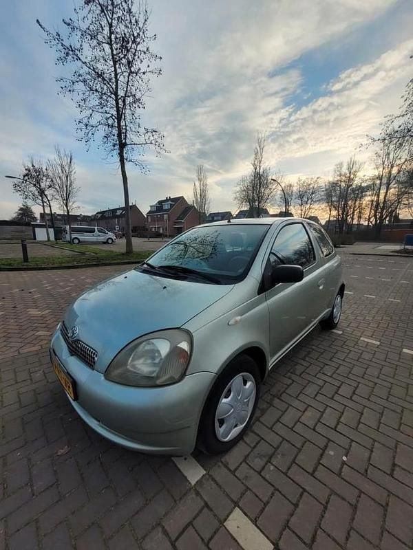 Occasion 2002 Toyota Yaris Sol | € 1.500 (Goede deal) - Afbeelding 1/4