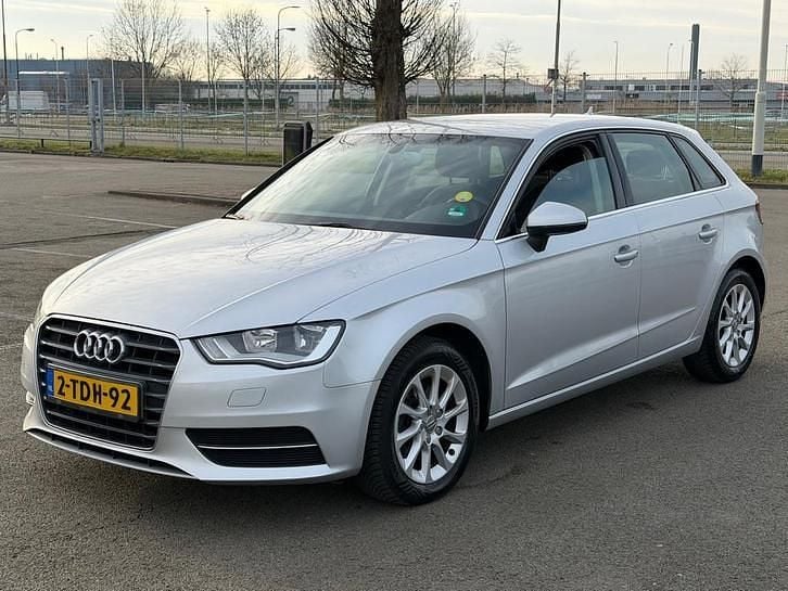 Grijs Occasion 2014 Audi A3 Attraction Hatchback | € 8.500 (Eerlijke prijs) - Afbeelding 1/4