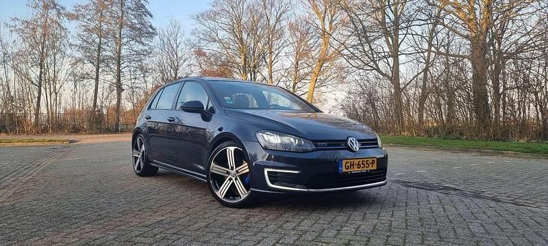 Blauw Gebruikt 2015 VW Golf VII GTE Hatchback | € 11.995 (Eerlijke prijs) - Afbeelding 1/4