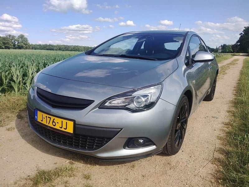 Grijs Gebruikt 2014 Opel Astra GTC Design Edition Hatchback | € 9.950 (Eerlijke prijs) - Afbeelding 1/4