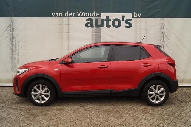 Rood, metallic lak Gebruikt 2020 Kia Stonic Comfort SUV | € 14.400 (Eerlijke prijs) - Afbeelding 1/4