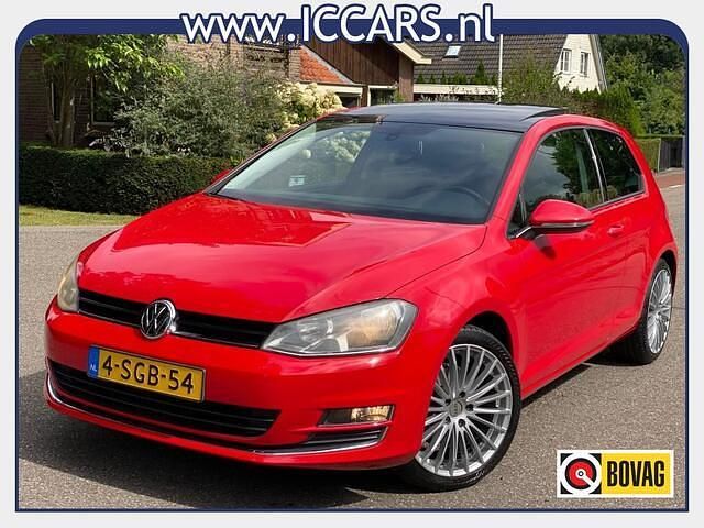 Rood Gebruikt 2013 VW Golf VII Highline Hatchback | € 9.995 (Eerlijke prijs) - Afbeelding 1/3