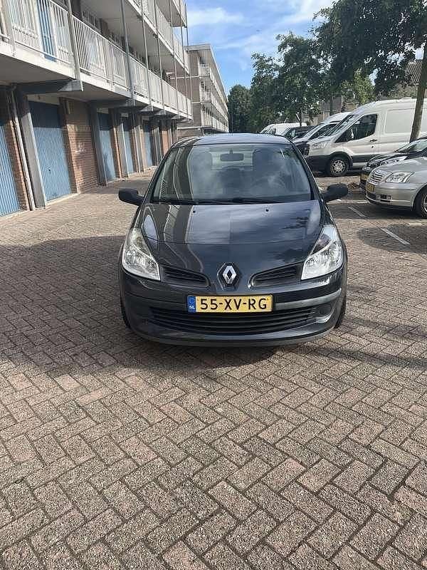 Grijs Gebruikt 2007 Renault Clio II Hatchback | € 1.900 (Eerlijke prijs) - Afbeelding 1/4